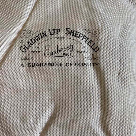 Sheffield Hallmarked Sterling silver cake fork set with trident - Picture 4 of 8